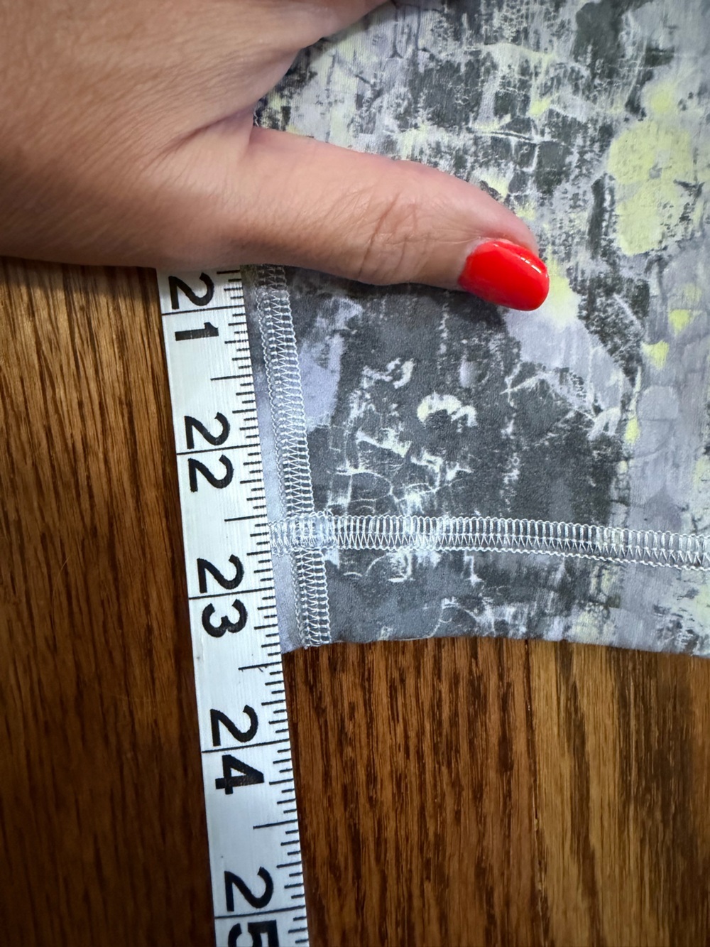 Luluelemon Mid Length Leggings Gray Yellow Size 4 - Picture 9 of 9